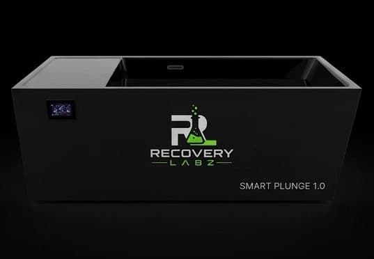 Front view of the Smart Plunge 1.0 showing the digital temperature display and the Recovery Labz logo