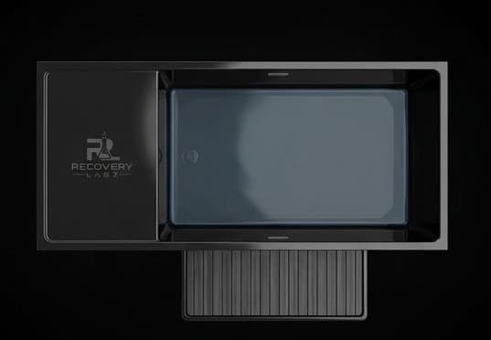 Overhead view of the Smart Plunge 1.0 showing the open tub and the step